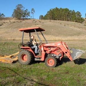 Angels helpn her mamma mow the property!