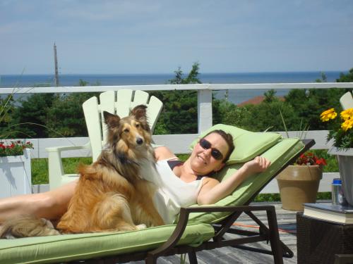 Toffee hanging out at a friend's cottage, schmoozing with his "Aunt Rachel" who's one of my best friends and his babysitter! lol